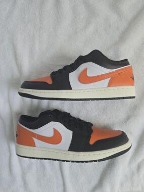 Jordan Low Top Sneakers in Orange, Black & White